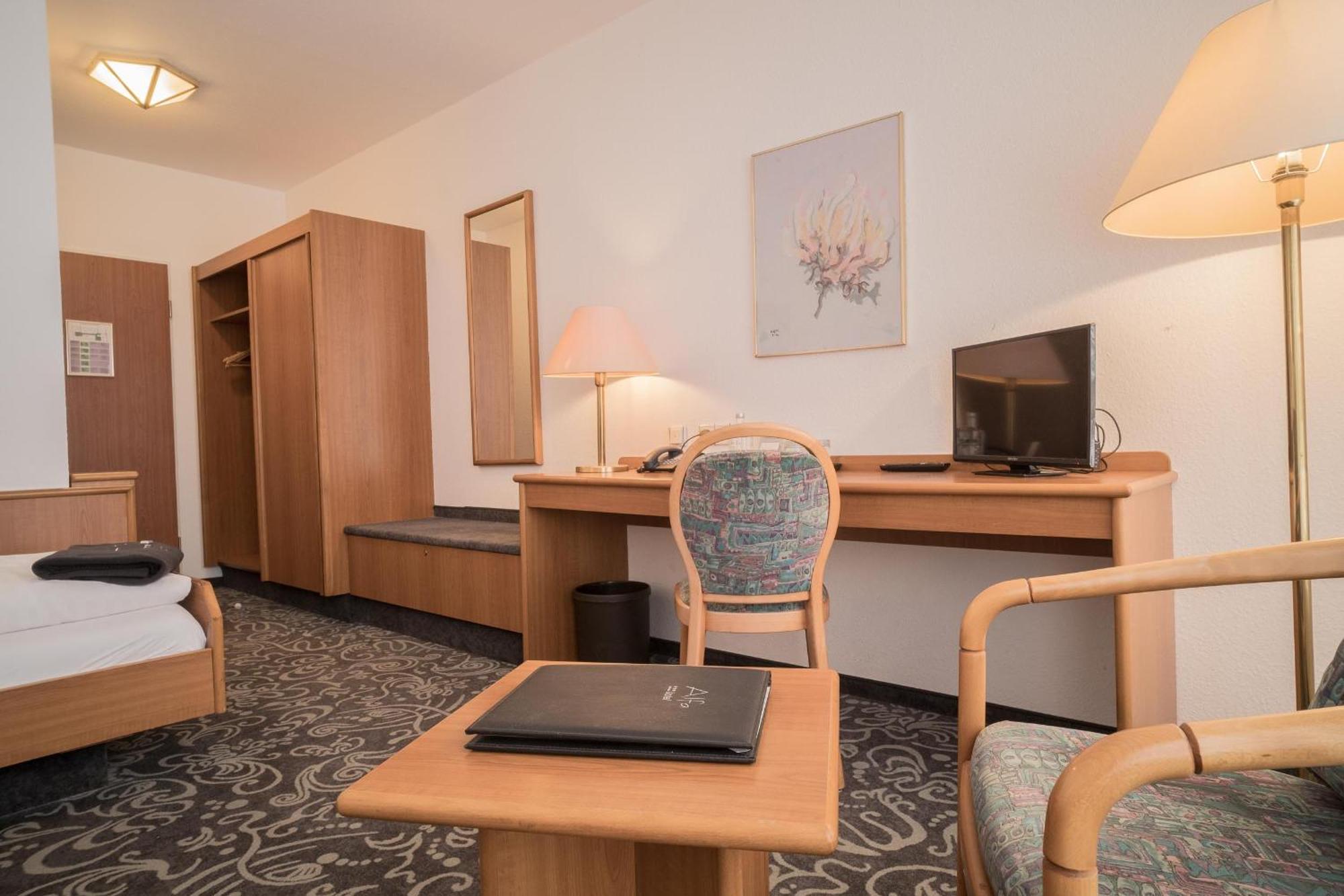 Alfa Hotel Karlsruhe Buitenkant foto