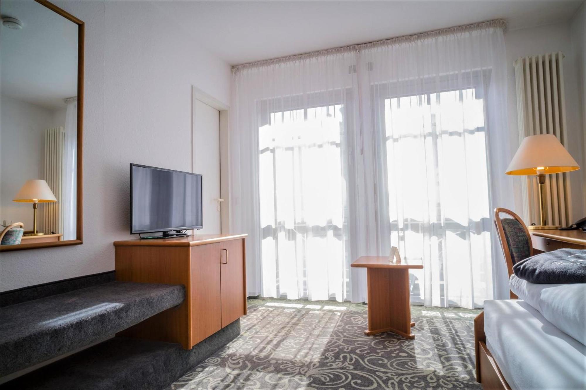Alfa Hotel Karlsruhe Buitenkant foto