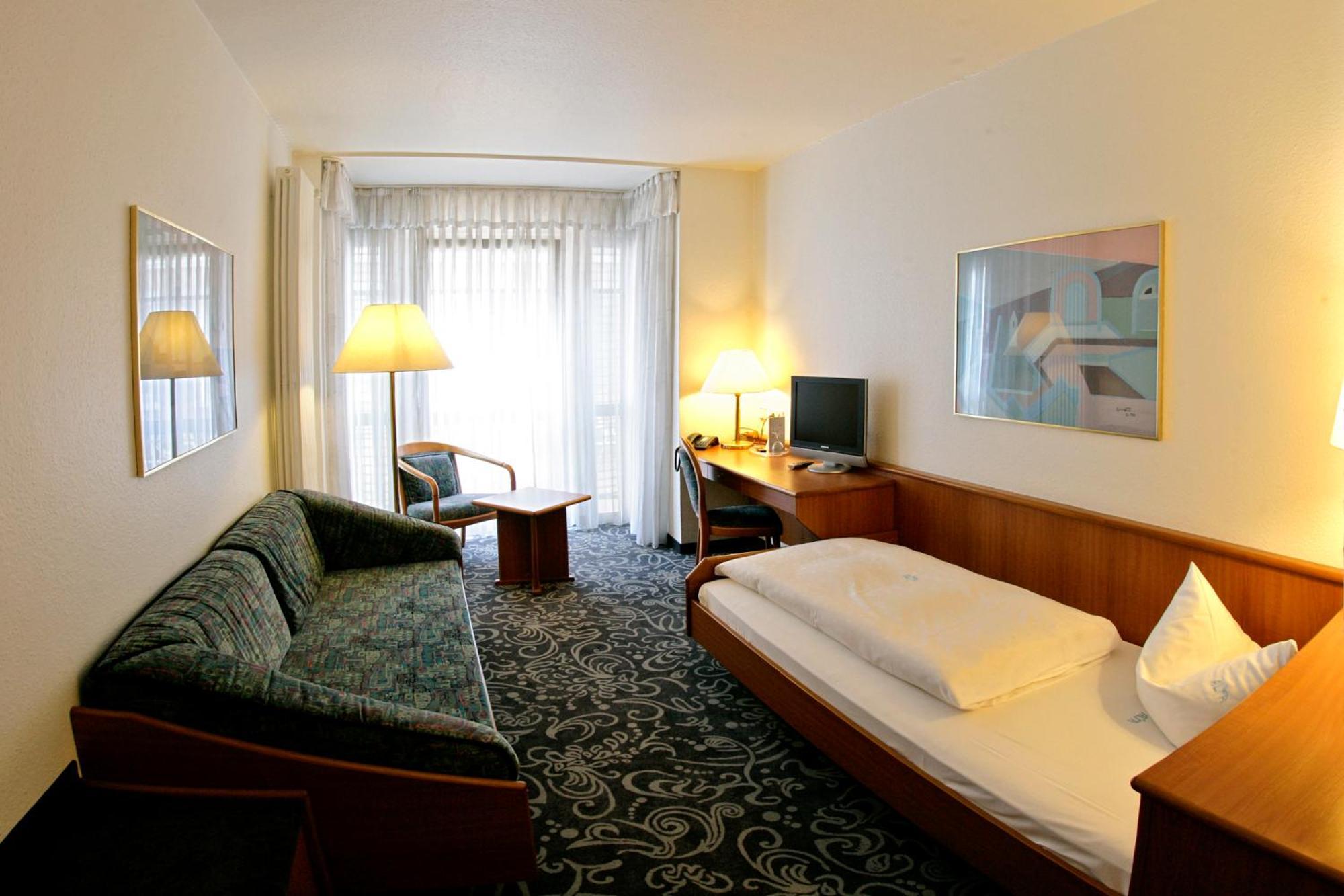 Alfa Hotel Karlsruhe Buitenkant foto